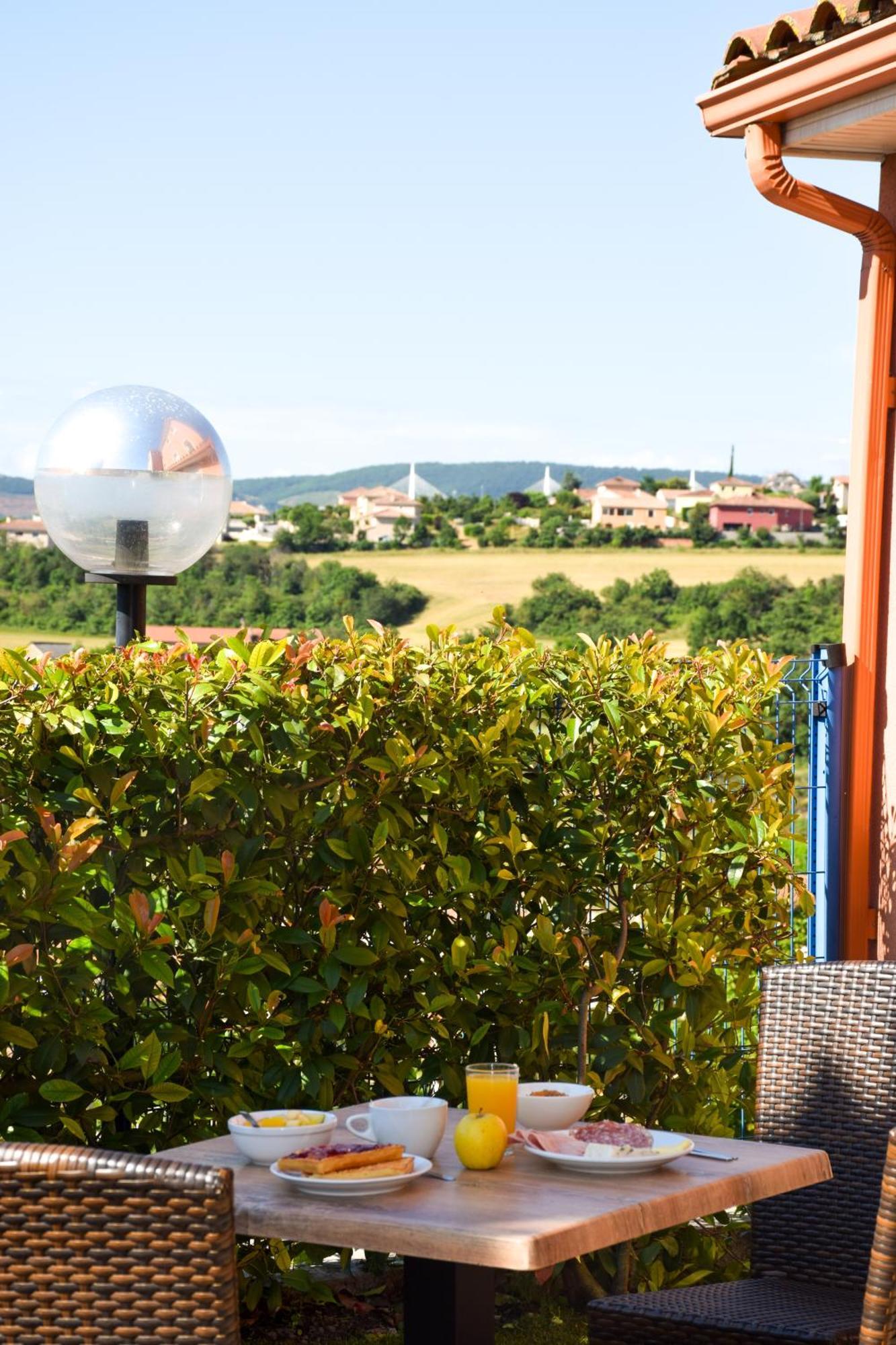 Ibis Budget Millau Viaduc Luaran gambar