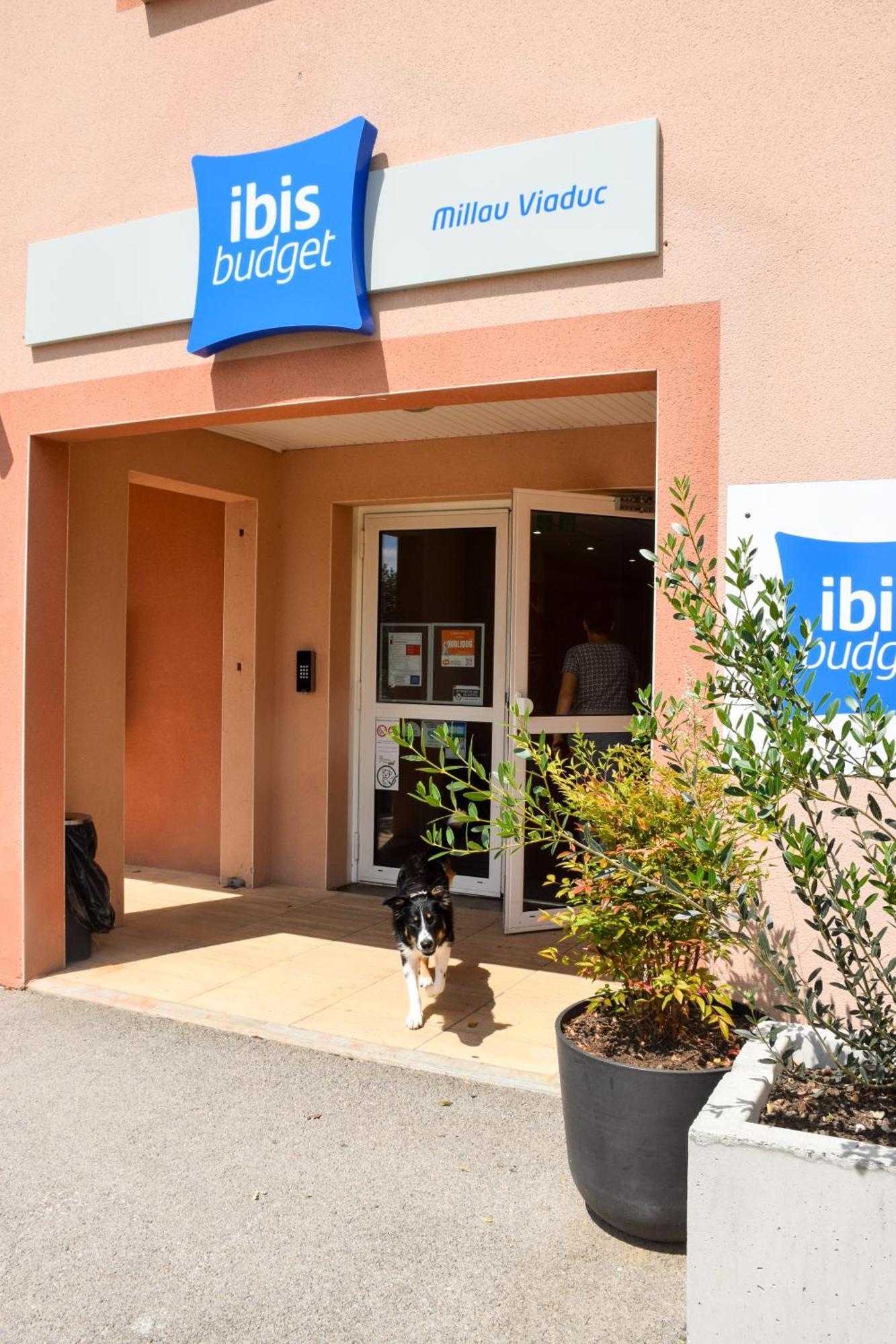 Ibis Budget Millau Viaduc Luaran gambar